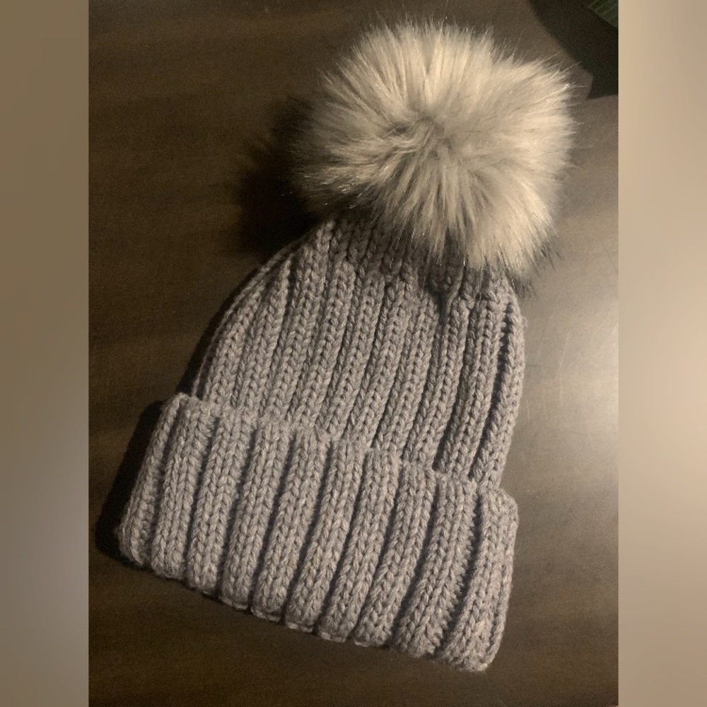 Cute Grey Toque w/Pom